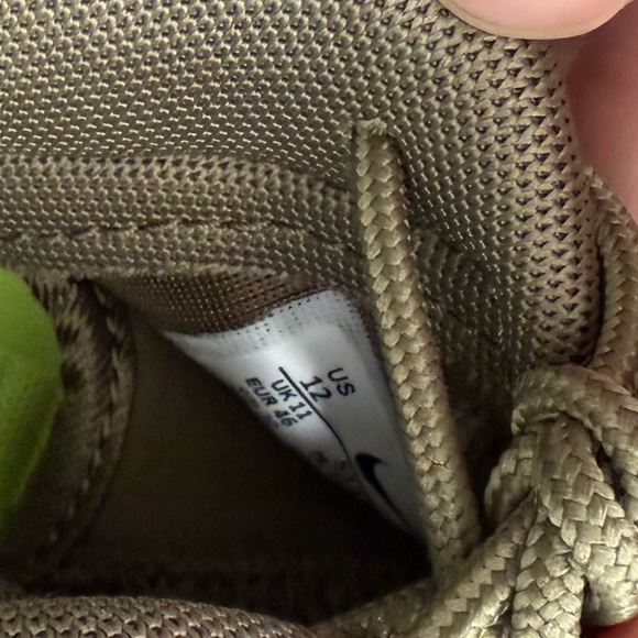 NEW Nike Roshe Run Men's Running Shoes Olive & White 511881-201 size 12 - Picture 3 of 5